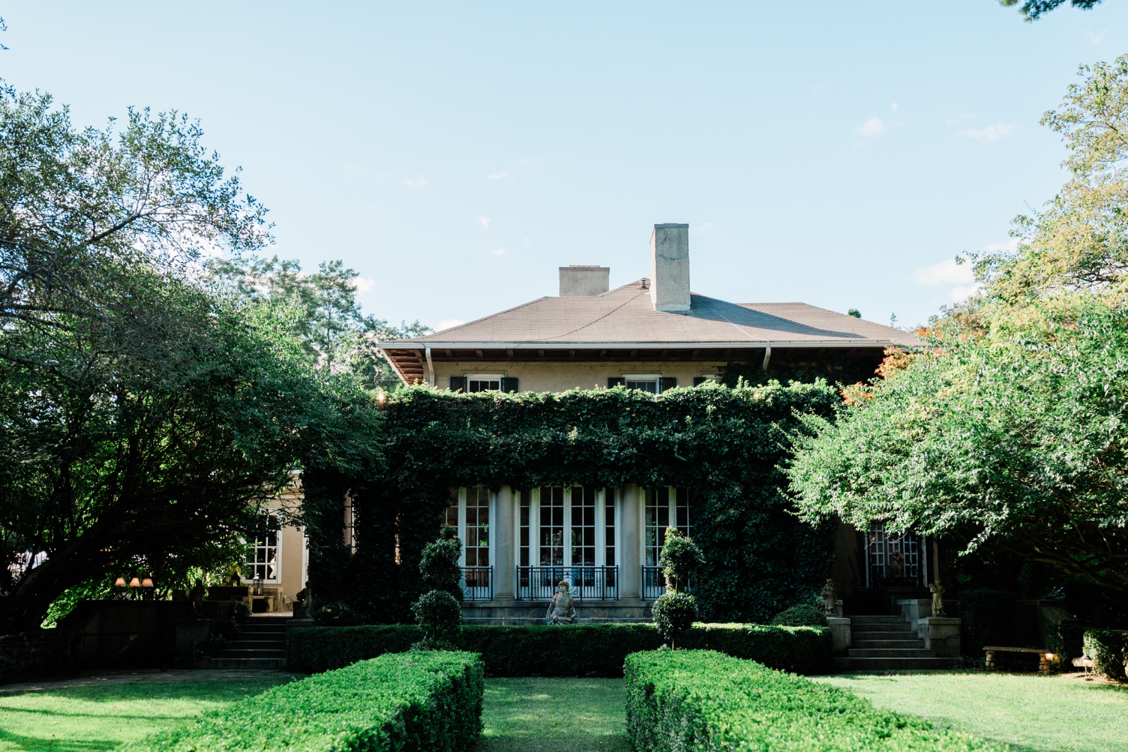 The vine-covered back entrance of Lord Thompson Manor in Thompson, Connecticut